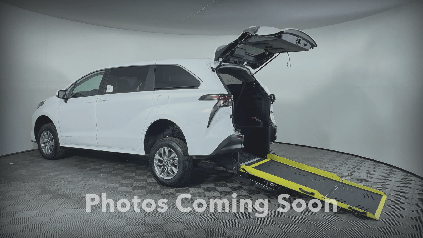 2024 Toyota Sienna FWD LE ST