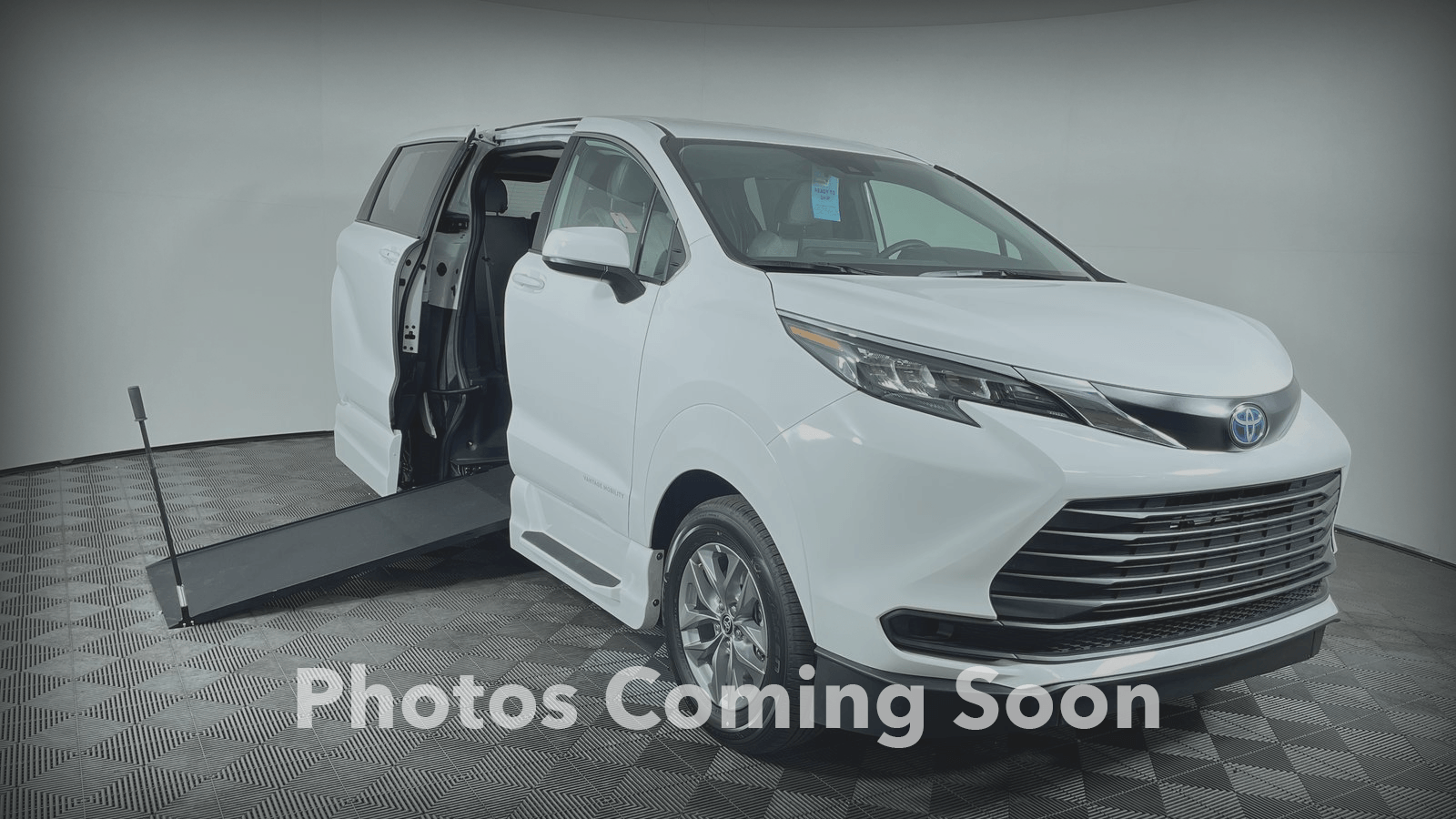2026 Toyota Sienna FWD LE