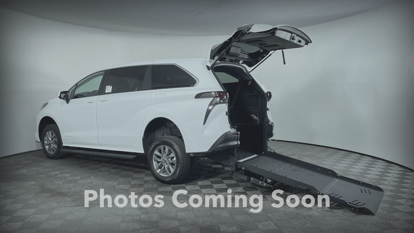 2024 Toyota Sienna FWD LE ST